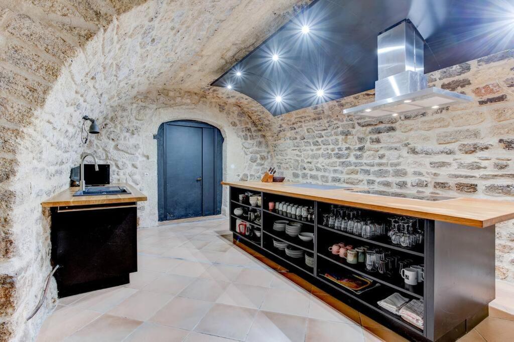 Stunning Medieval Getaway วิค-ลา-การ์ดิโอล ภายนอก รูปภาพ