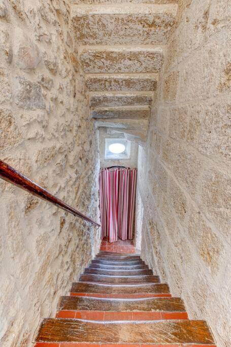 Stunning Medieval Getaway วิค-ลา-การ์ดิโอล ภายนอก รูปภาพ