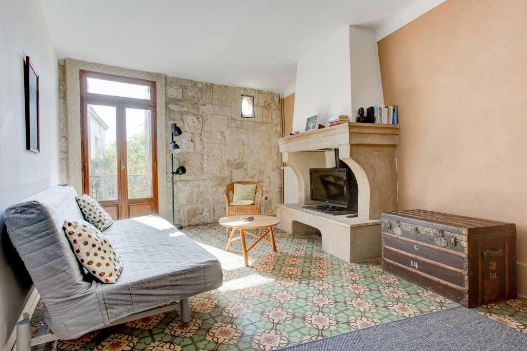Stunning Medieval Getaway วิค-ลา-การ์ดิโอล ภายนอก รูปภาพ