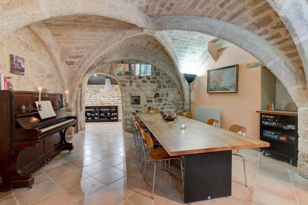 Stunning Medieval Getaway วิค-ลา-การ์ดิโอล ภายนอก รูปภาพ